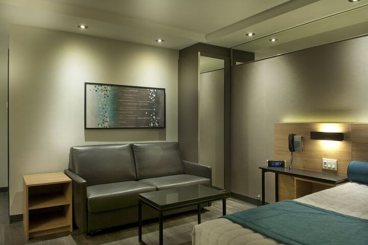 Queen Bed Building B (19 of 20)