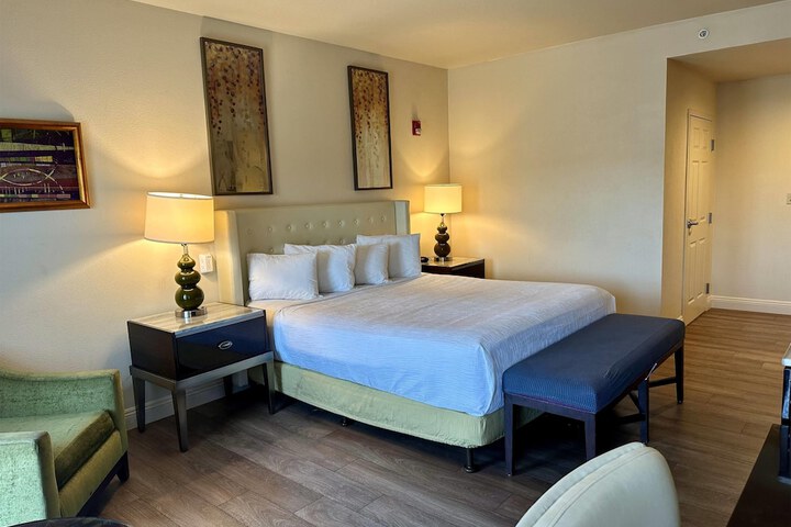 Room 36 of 80