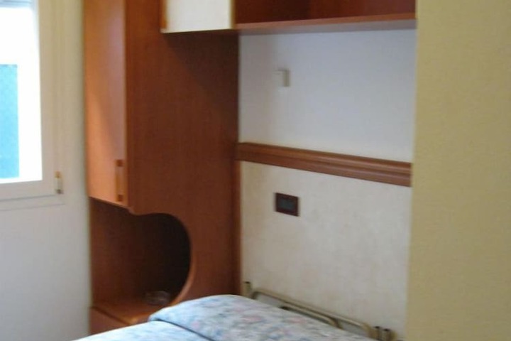 Room 18 of 48