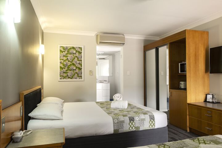 Room 26 of 85