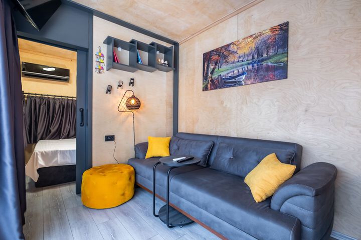 Room 6 of 31