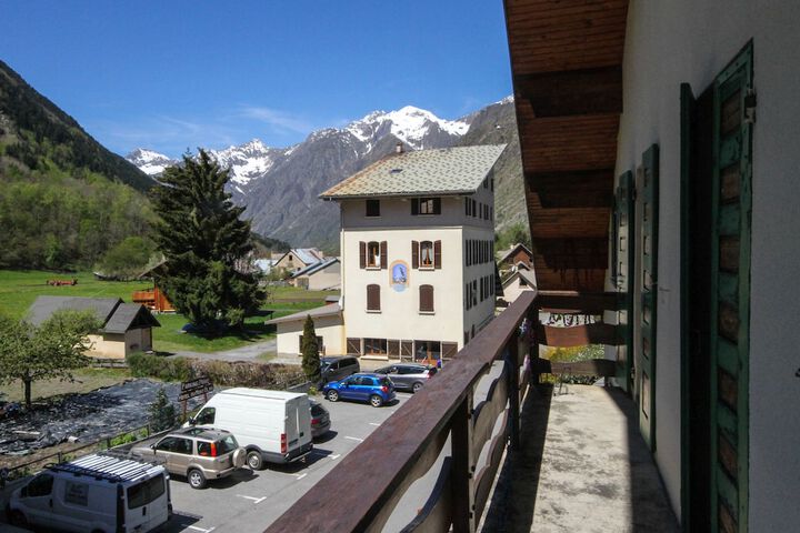 Room 9 of 13