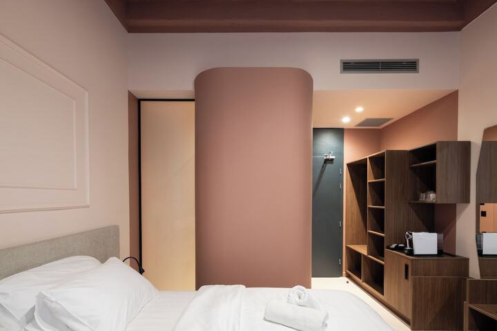 Room 18 of 133