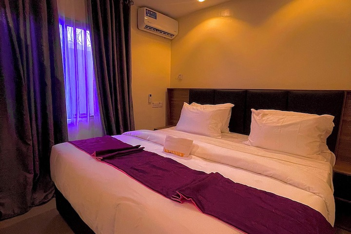 Room 7 of 32