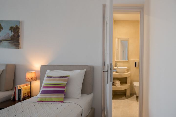 Room 15 of 63