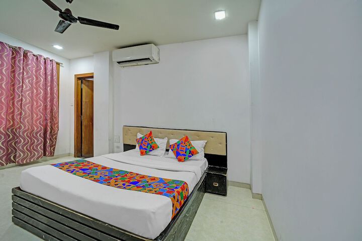 Room 15 of 28