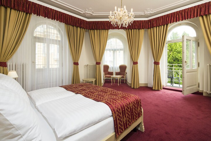 Room 4 of 38