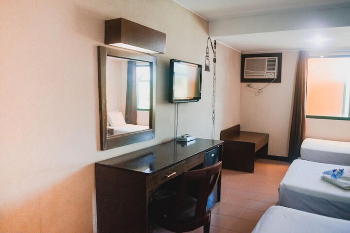 Room 6 of 42