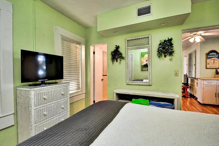 Image of Palm Place 2 Coconut Palm Beach getaway 623