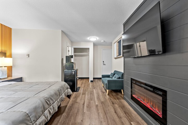 Room 33 of 77