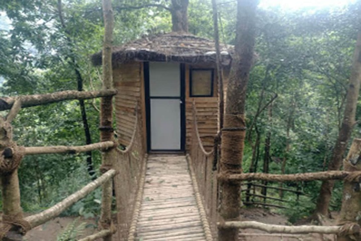 Room 8 of 11