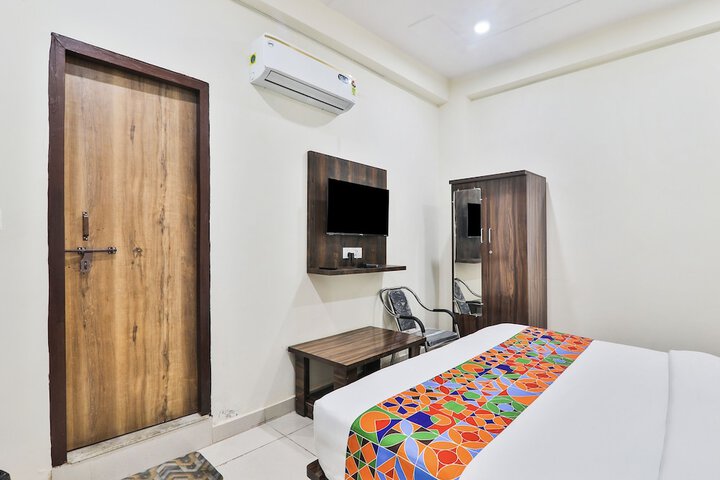 Room 26 of 38