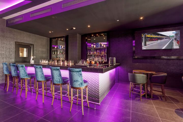 Lounge 215 of 261