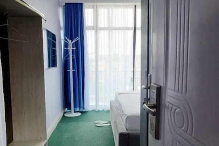 Room 9 of 29