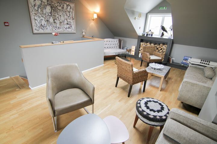 Lounge 50 of 59