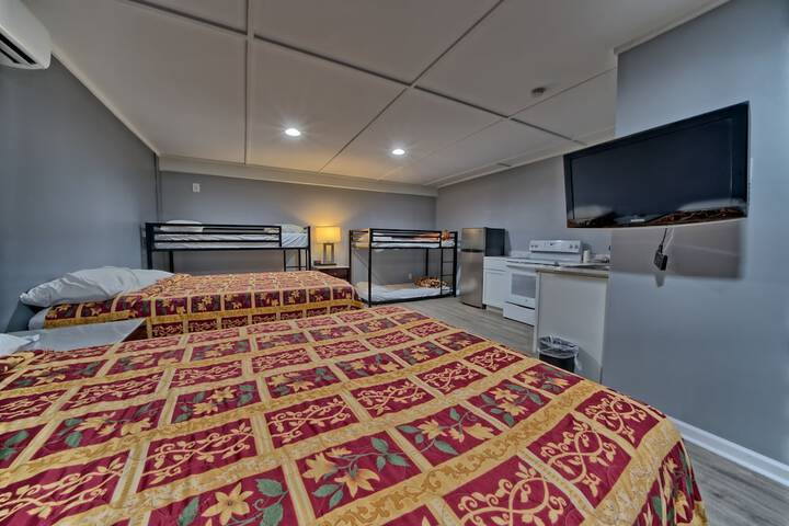 Family Studio 4 Bunk Beds 2 Queen Beds Sofa Kitchenette Accessible (14 of 14)