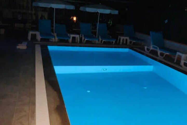 Pool 20 of 29
