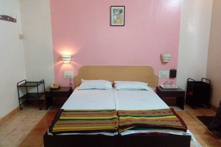 Room 5 of 12