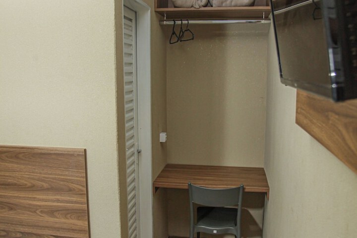 Room 27 of 48