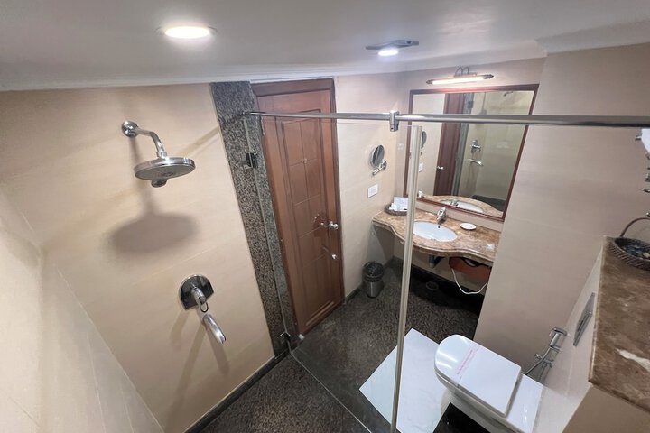 Room 83 of 164