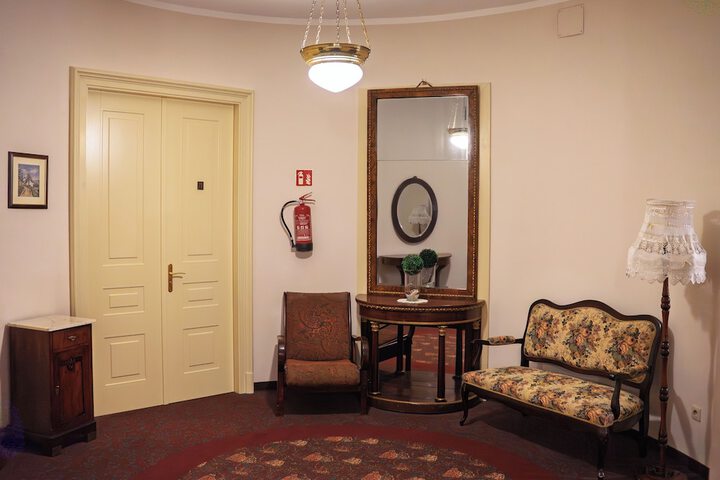 Ballroom/Hall 41 of 50