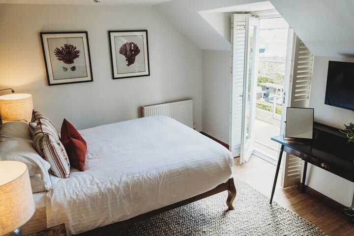 Room 11 of 20