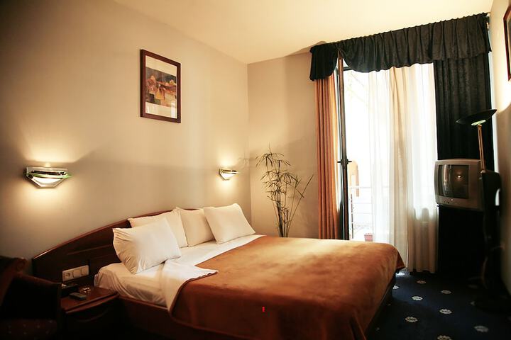 Room 14 of 76