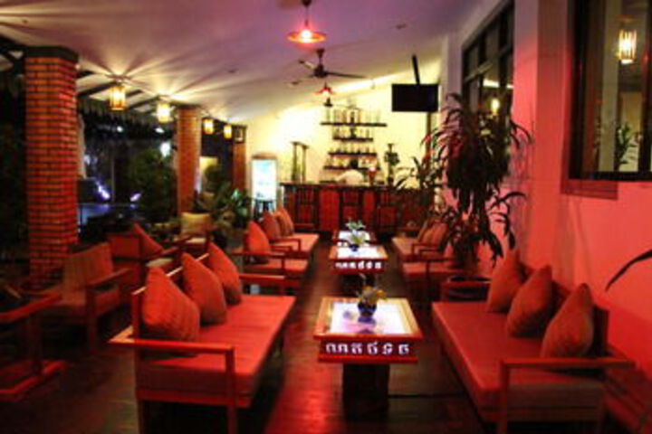 Lounge 50 of 81