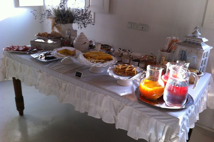 Breakfast/Coffee Service 22 of 38