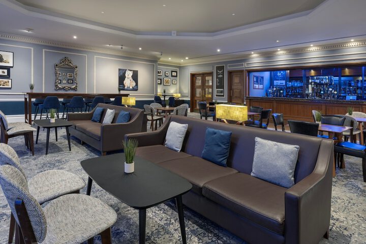Lounge 36 of 45