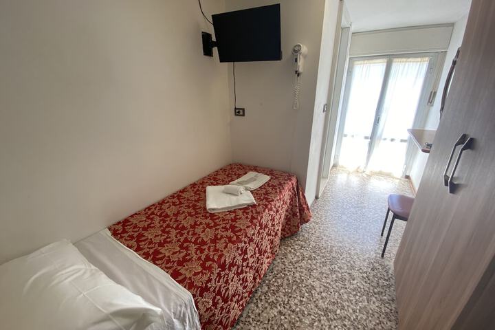 Room 8 of 108