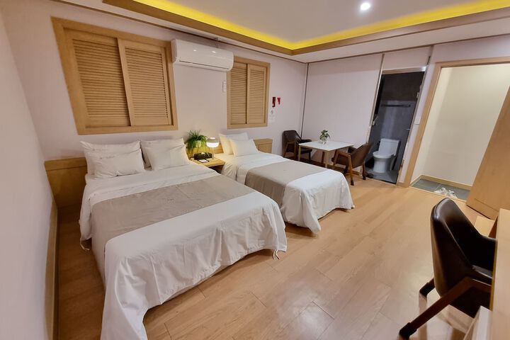 Room 10 of 46