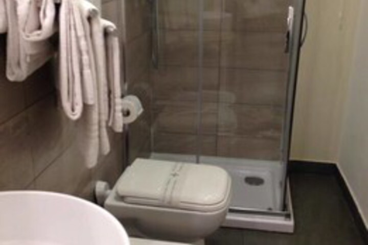 Room 2 of 28