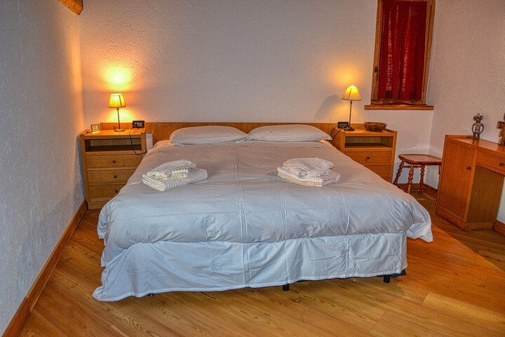 Room 4 of 18