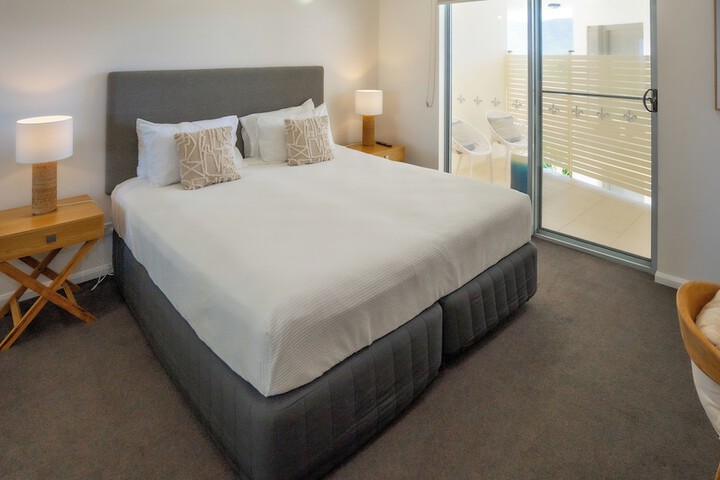 Room 5 of 91