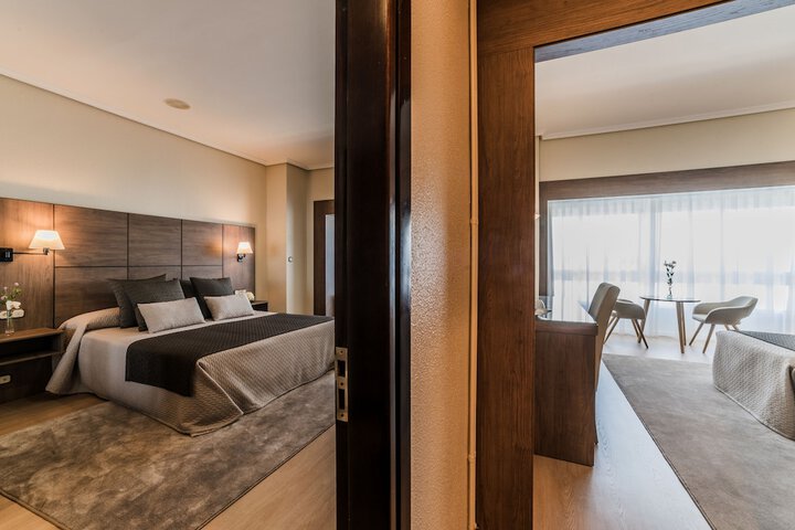 Room 4 of 65