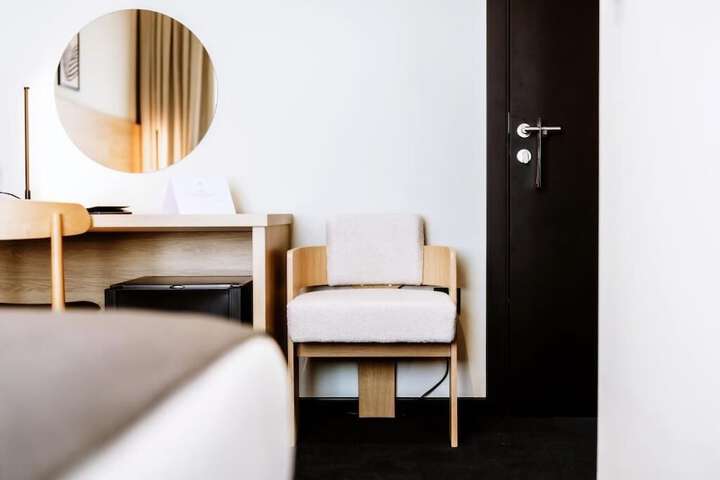 Room 4 of 62