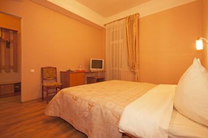 Room 12 of 30