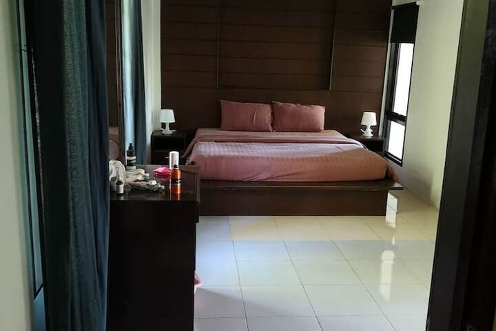 Room 2 of 93