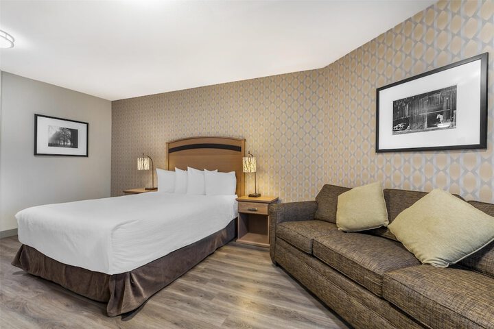 Room 27 of 60