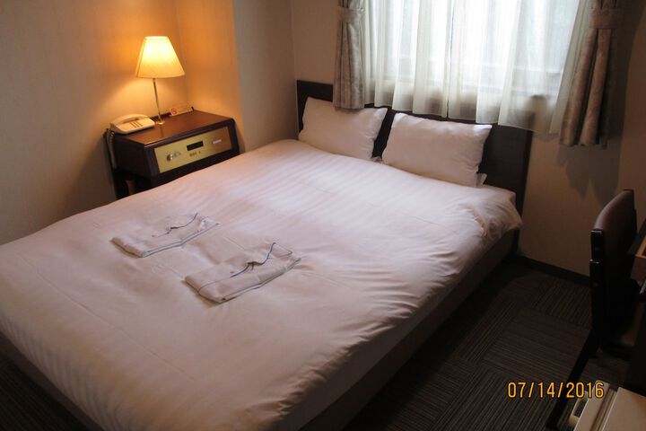 Room 6 of 33