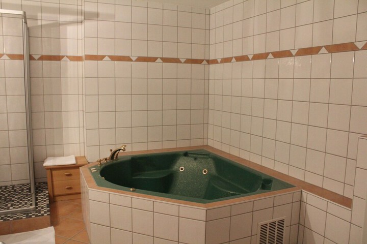 Hot Tub 35 of 68