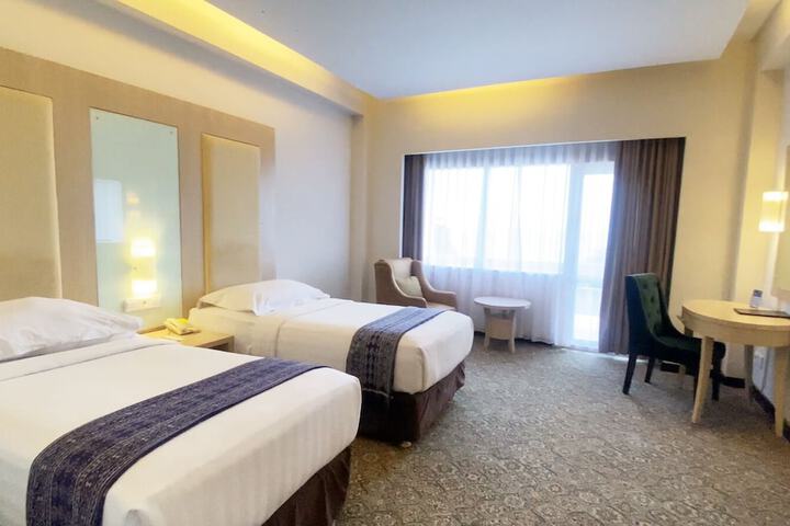 Room 10 of 42