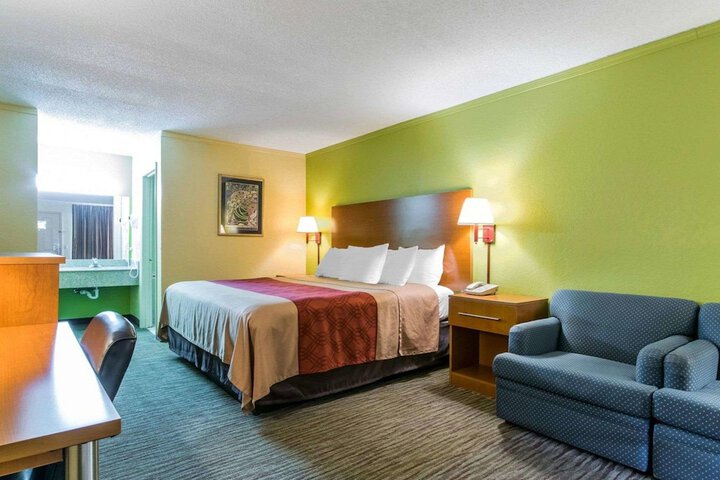 1 King Bed Accessible (5 of 10)