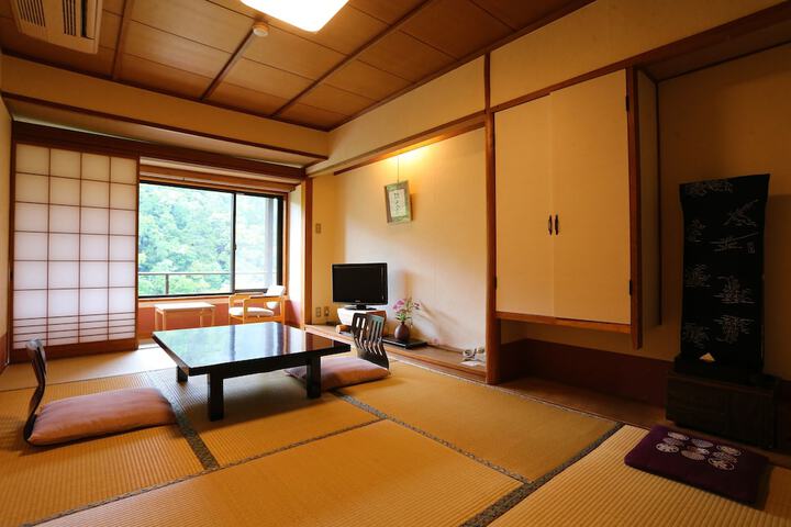 Room 7 of 36