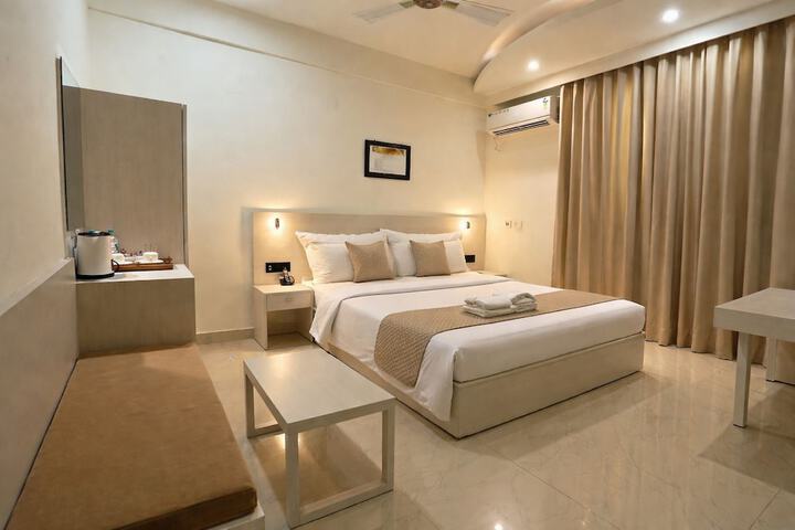 Room 10 of 20