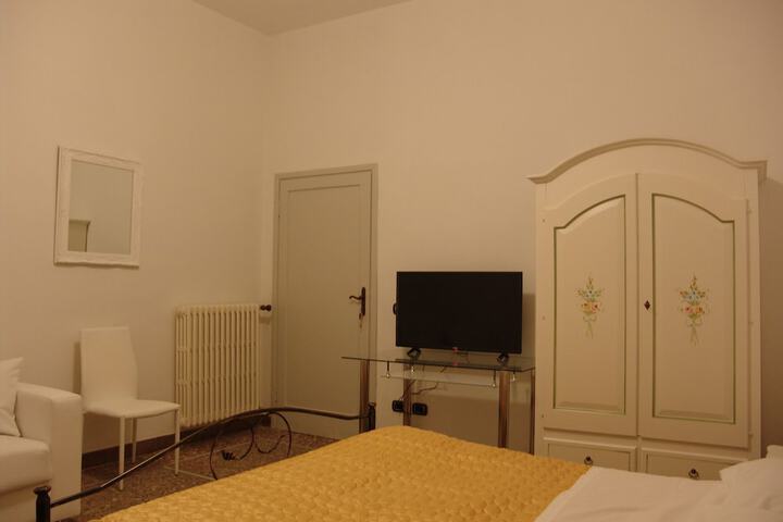 Room 16 of 64