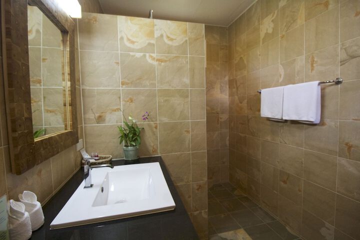 Room 14 of 66