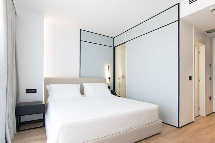 Room 16 of 44