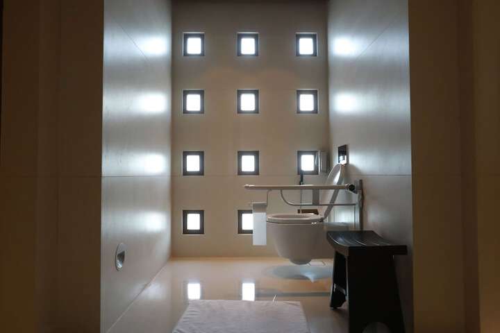 Room 15 of 39